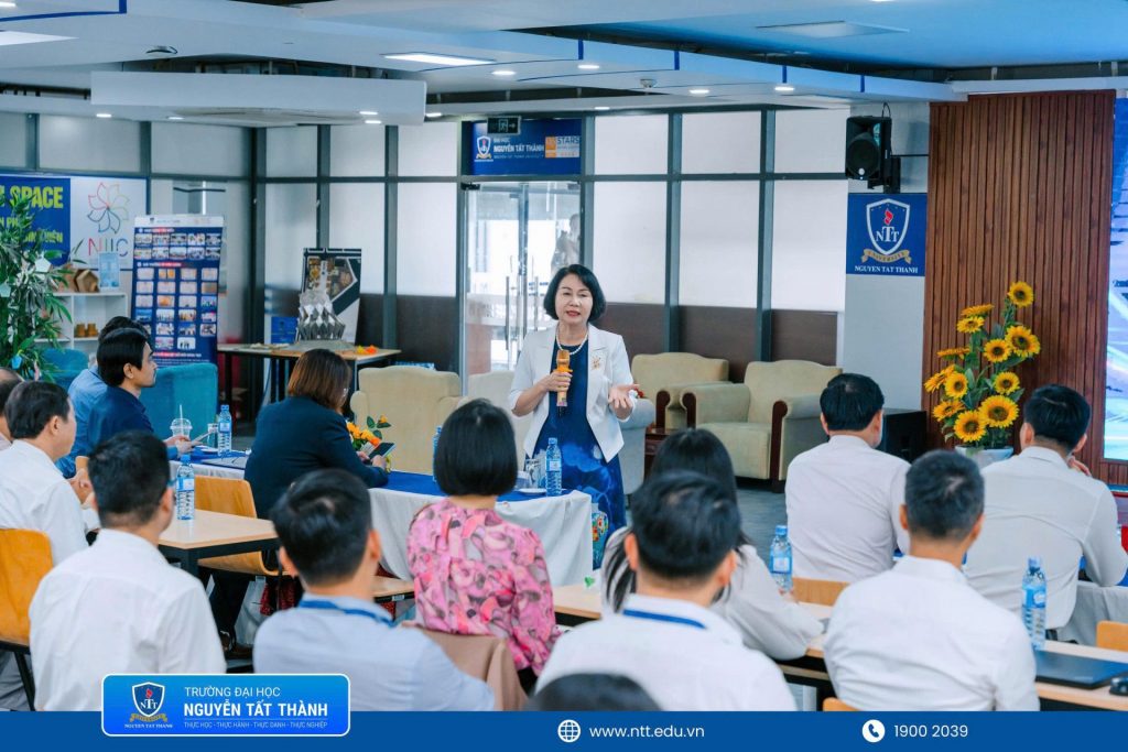 PGS.TS. Trần Thị Hồng 