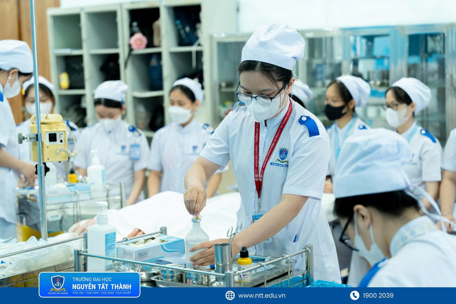 Sinh viên NTTU được học đi đôi với thực hành, tham gia hoạt động câu lạc bộ và phát triển kỹ năng toàn diện trong môi trường đại học