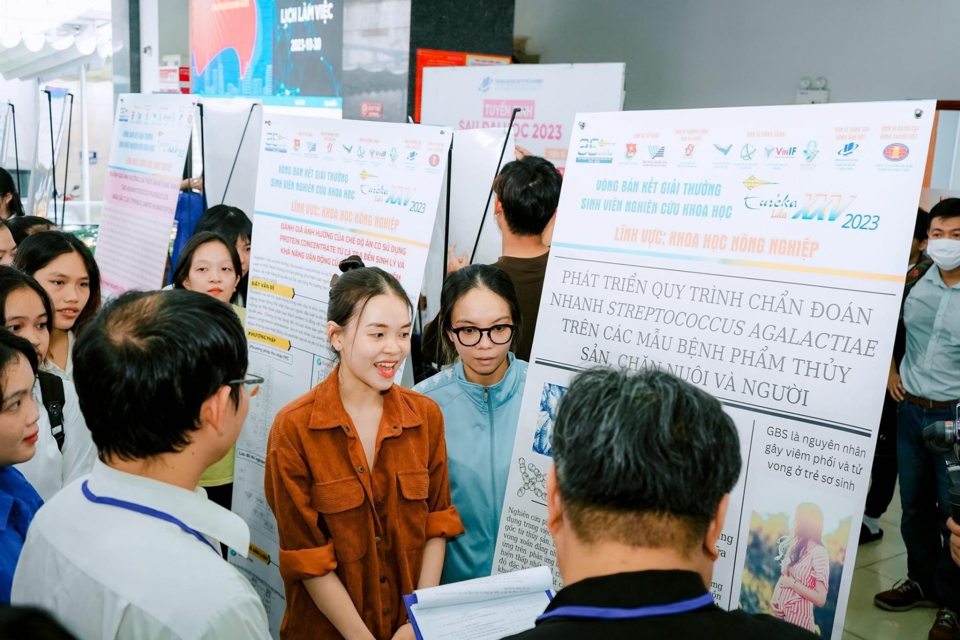 Sinh viên NTTU được học đi đôi với thực hành, tham gia hoạt động câu lạc bộ và phát triển kỹ năng toàn diện trong môi trường đại học