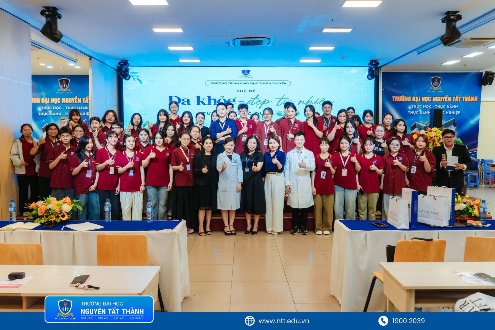 Chương trình “Da khỏe – Đẹp tự nhiên từ kiến thức đúng” thu hút đông đảo sinh viên NTTU tham gia, thể hiện sự quan tâm của người trẻ đối với chăm sóc sức khỏe làn da.