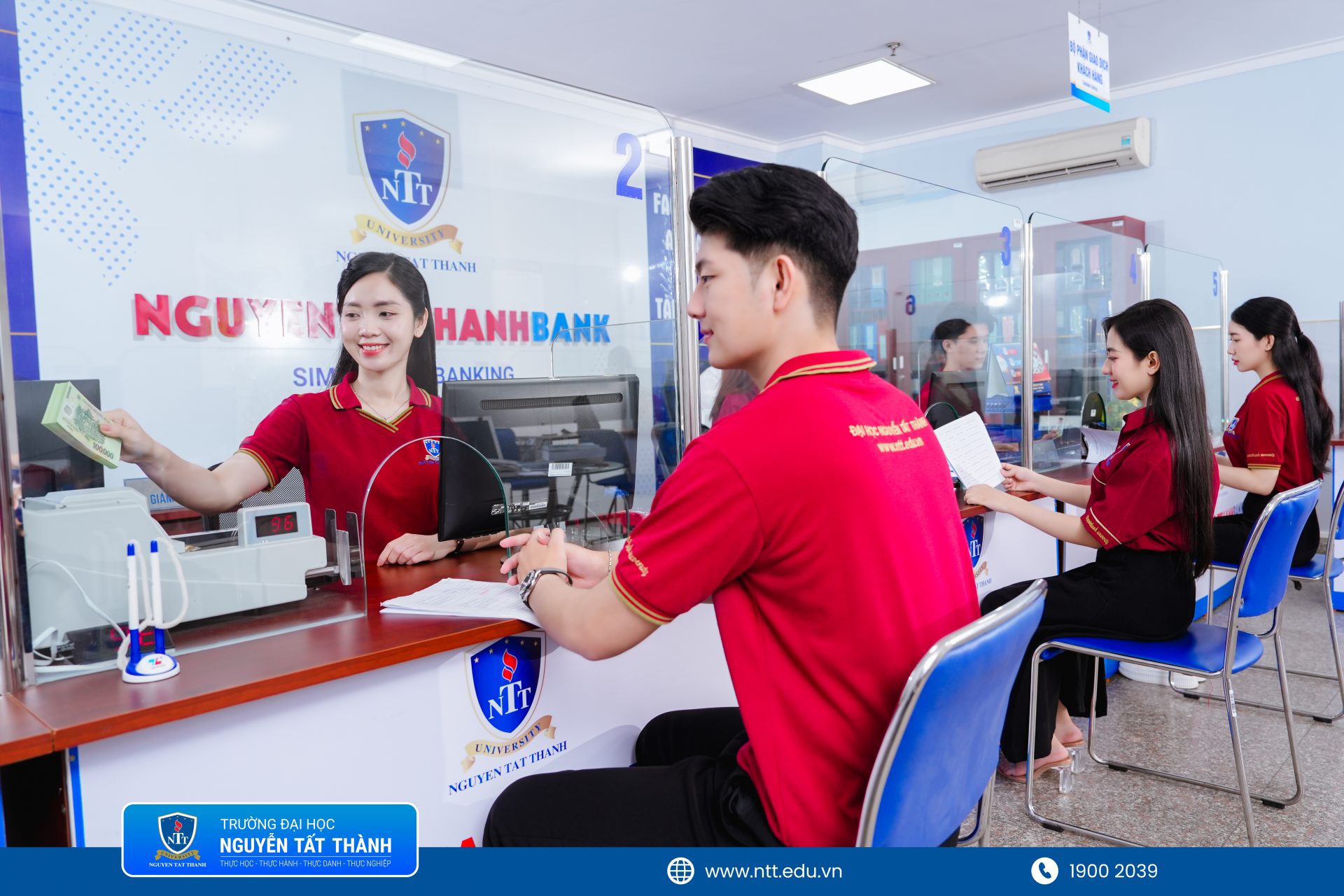 Sinh viên NTTU được học đi đôi với thực hành, tham gia hoạt động câu lạc bộ và phát triển kỹ năng toàn diện trong môi trường đại học