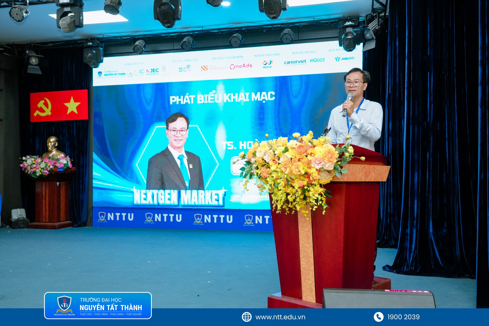 TS. Hoàng Thịnh Nhân – Phó Giám đốc Trung tâm Sáng tạo và Ươm tạo Khởi nghiệp NIIC phát biểu khai mạc chương trình.