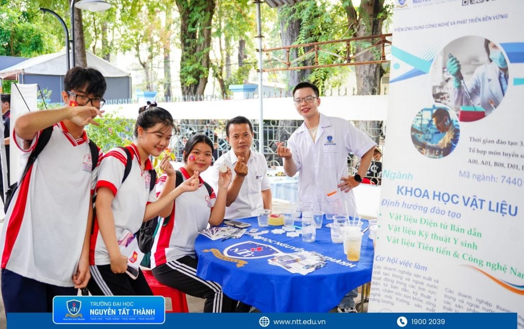 1. Khoa học vật liệu tạo nền tảng cho nhiều sản phẩm trong điện tử bán dẫn, năng lượng, y sinh và công nghệ môi trường.