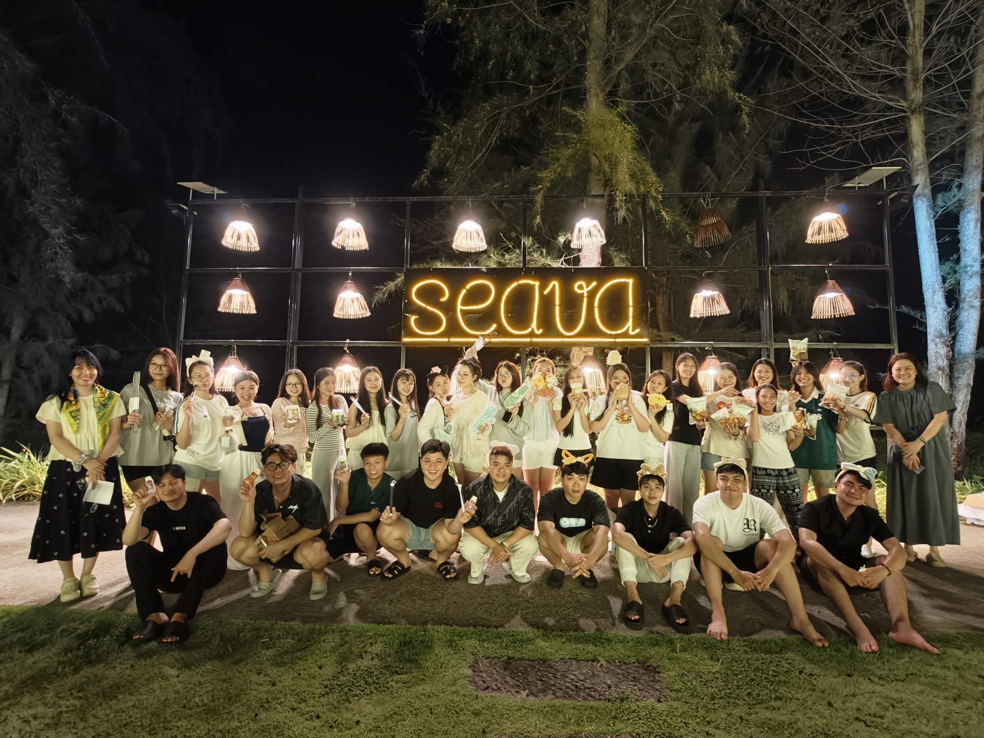Các hoạt động tập thể tại Resort Tour 2026 góp phần tăng sự kết nối giữa sinh viên ngành Quản trị khách sạn trong hành trình học tập ngoài giảng đường