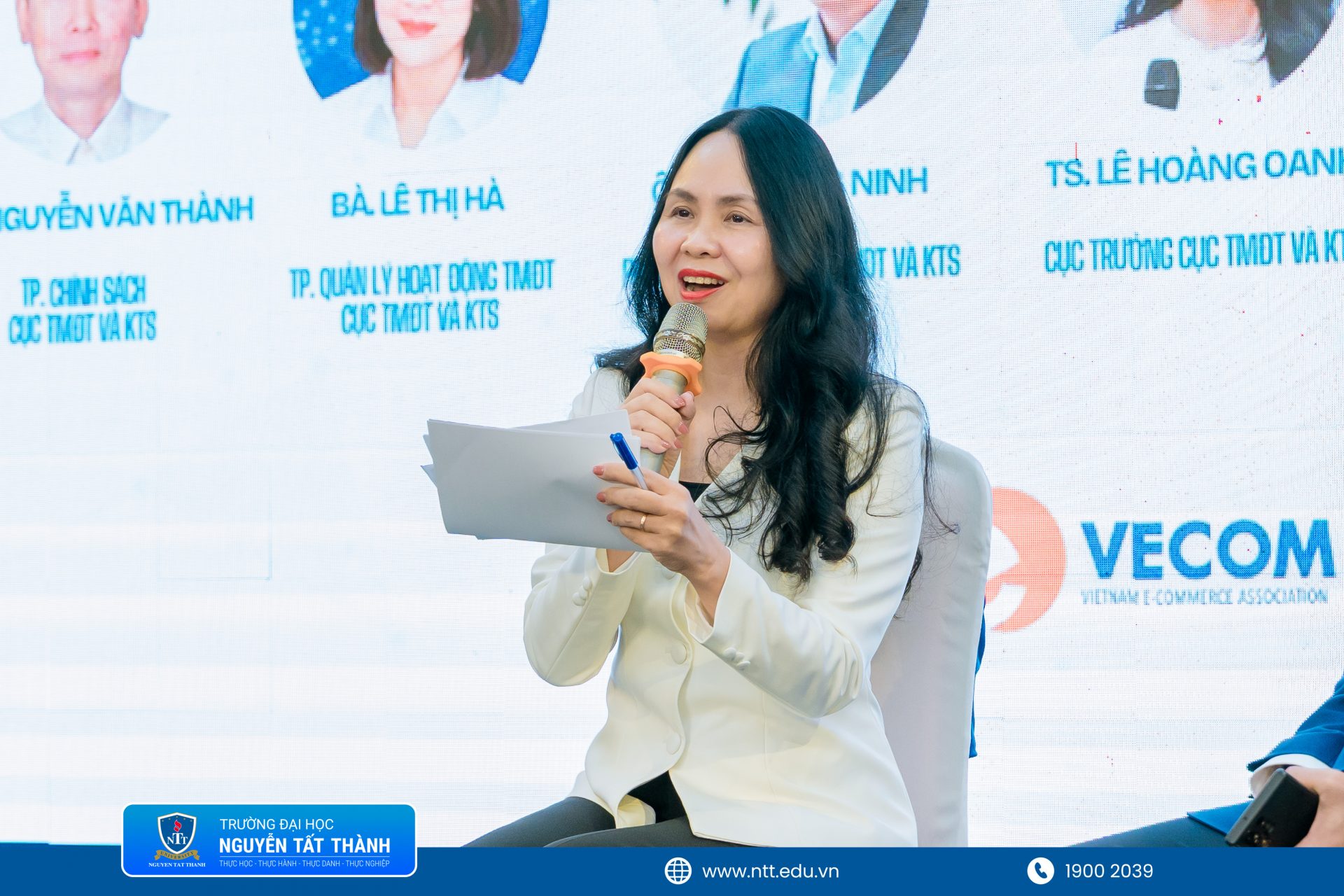 6. Phiên tọa đàm kết nối góc nhìn từ cơ quan quản lý, hiệp hội, doanh nghiệp và cơ sở đào tạo về lộ trình triển khai khung pháp lý mới trong thương mại điện tử.