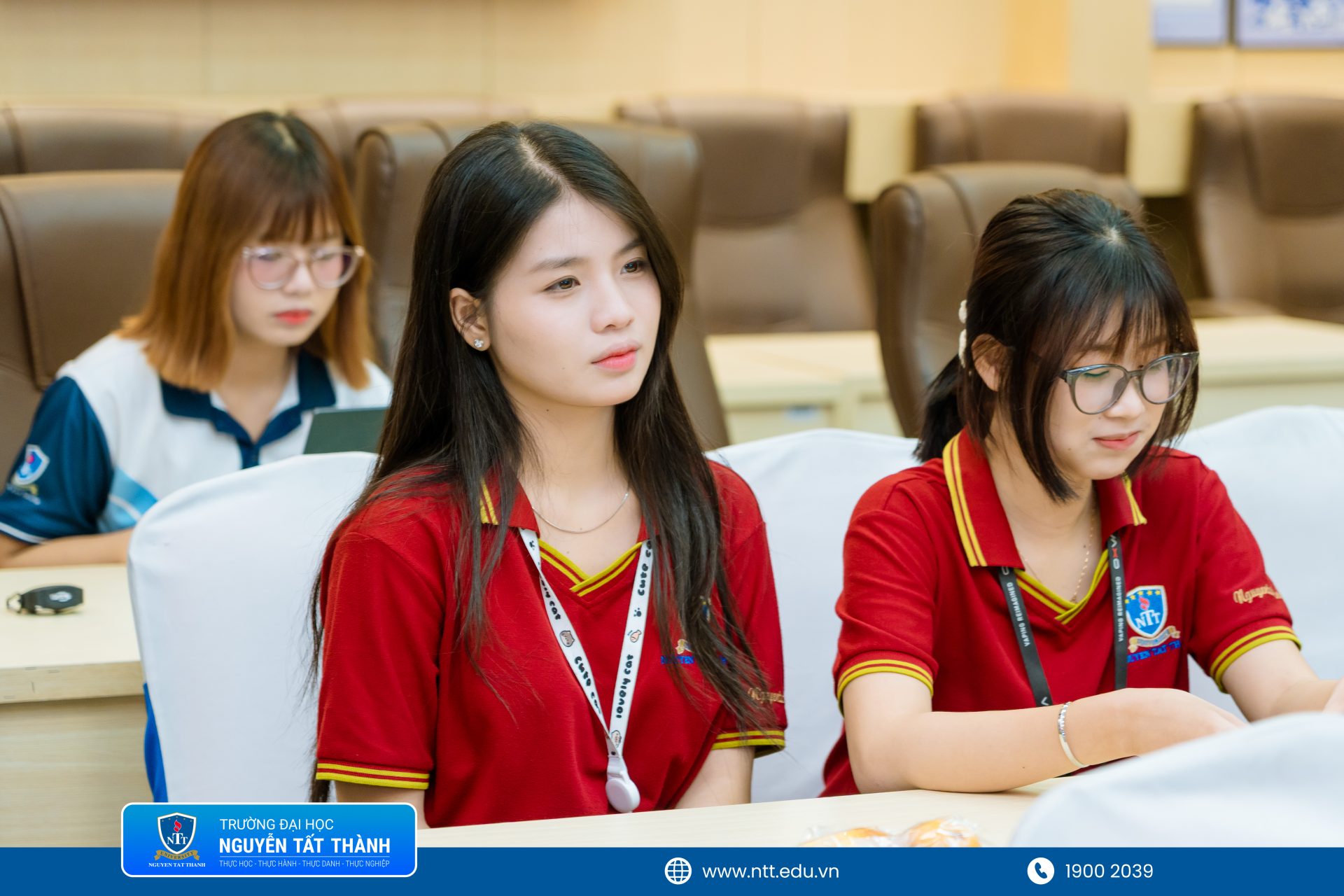 Toàn cảnh lớp tập huấn “Sở hữu trí tuệ và xây dựng thương hiệu cho dự án khởi nghiệp đổi mới sáng tạo” với sự tham gia của 100 sinh viên NTTU