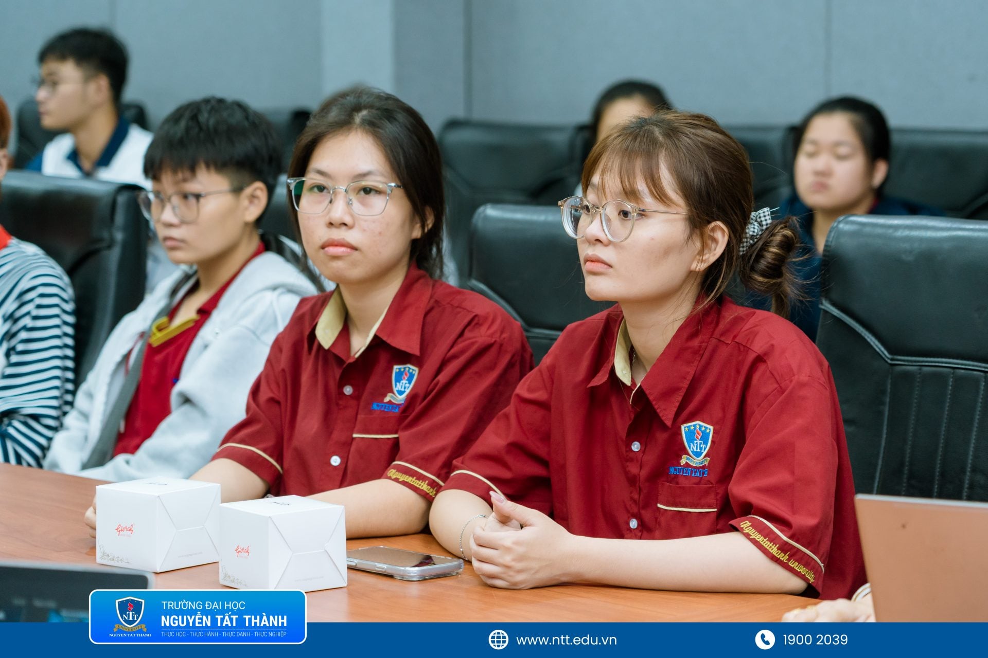 Toàn cảnh lớp tập huấn “Sở hữu trí tuệ và xây dựng thương hiệu cho dự án khởi nghiệp đổi mới sáng tạo” với sự tham gia của 100 sinh viên NTTU