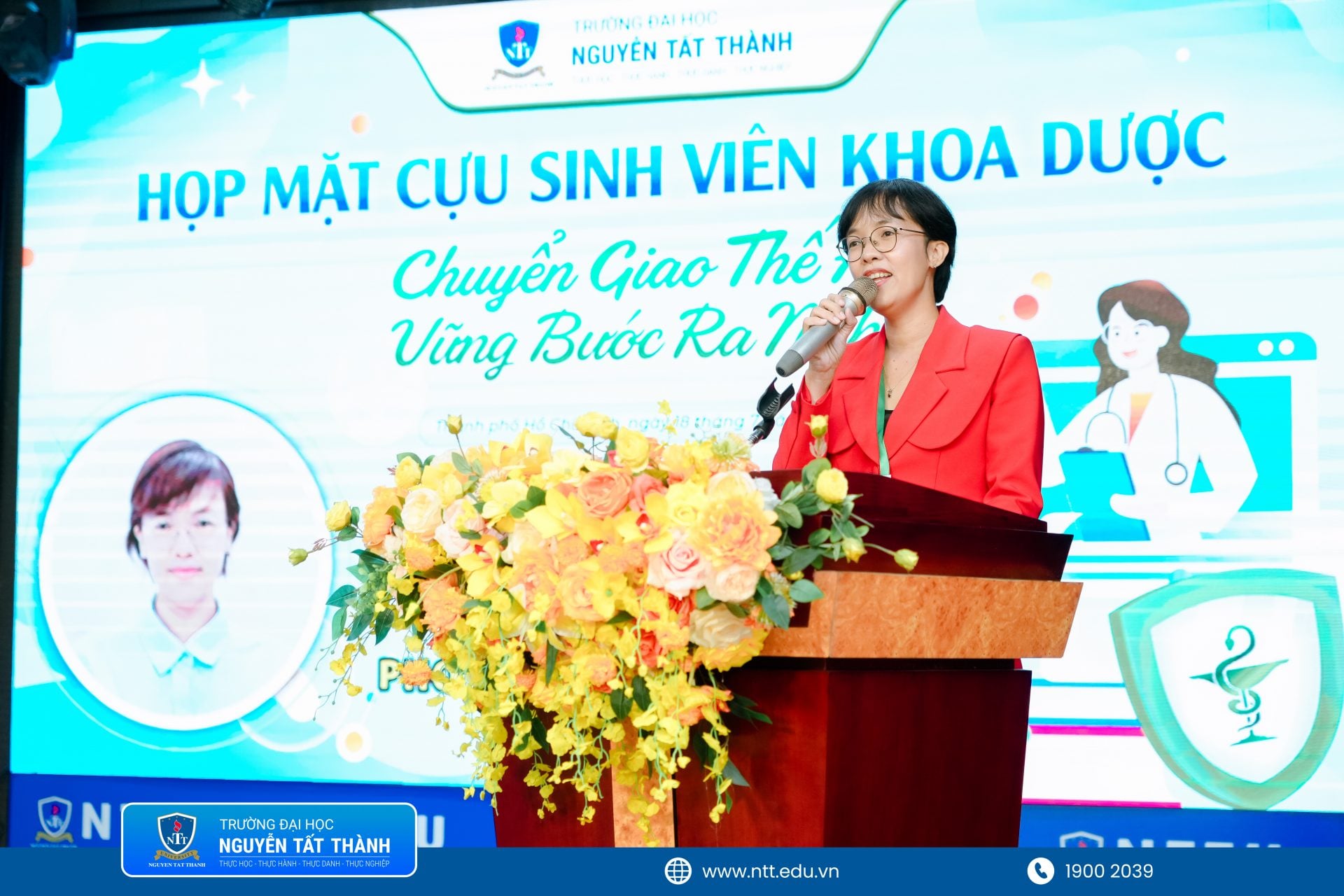 TS. Phan Thiện Vy – Phó Trưởng khoa Dược – phát biểu khai mạc, nhấn mạnh vai trò của cựu sinh viên trong hoạt động đào tạo và hướng nghiệp cho người học.