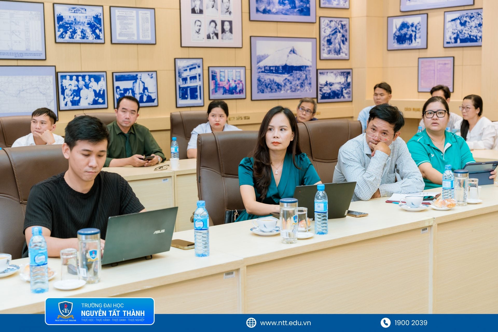 Seminar thu hút đông đảo giảng viên, nghiên cứu sinh và học viên cao học tham dự, cho thấy sự quan tâm đối với hoạt động nghiên cứu khoa học và môi trường học thuật sau đại học tại Trường Đại học Nguyễn Tất Thành