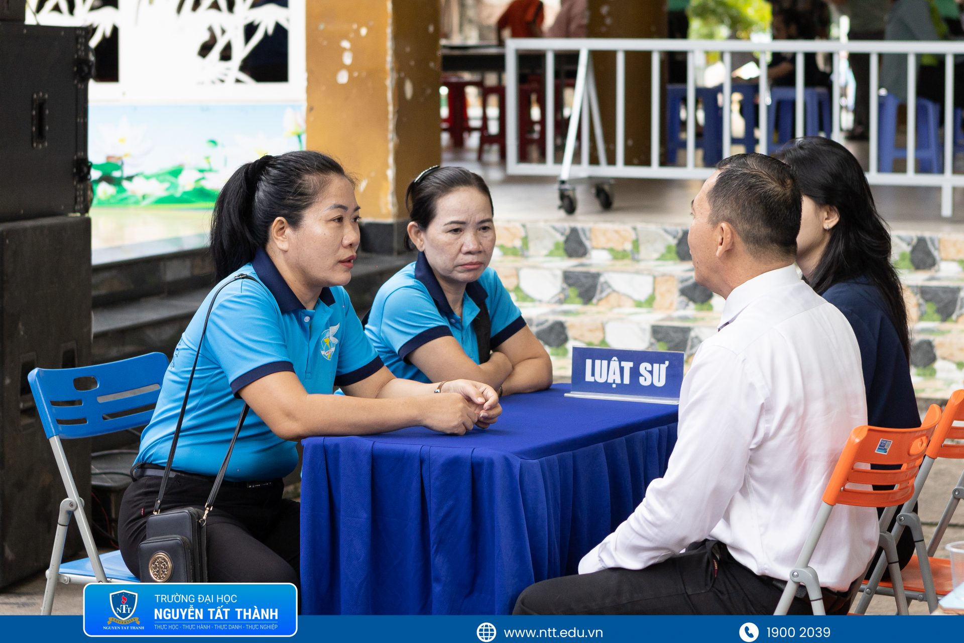 Giảng viên Khoa Luật NTTU tư vấn pháp luật miễn phí, giải đáp thắc mắc và giúp người dân tiếp cận các quy định pháp luật một cách gần gũi, dễ hiểu.