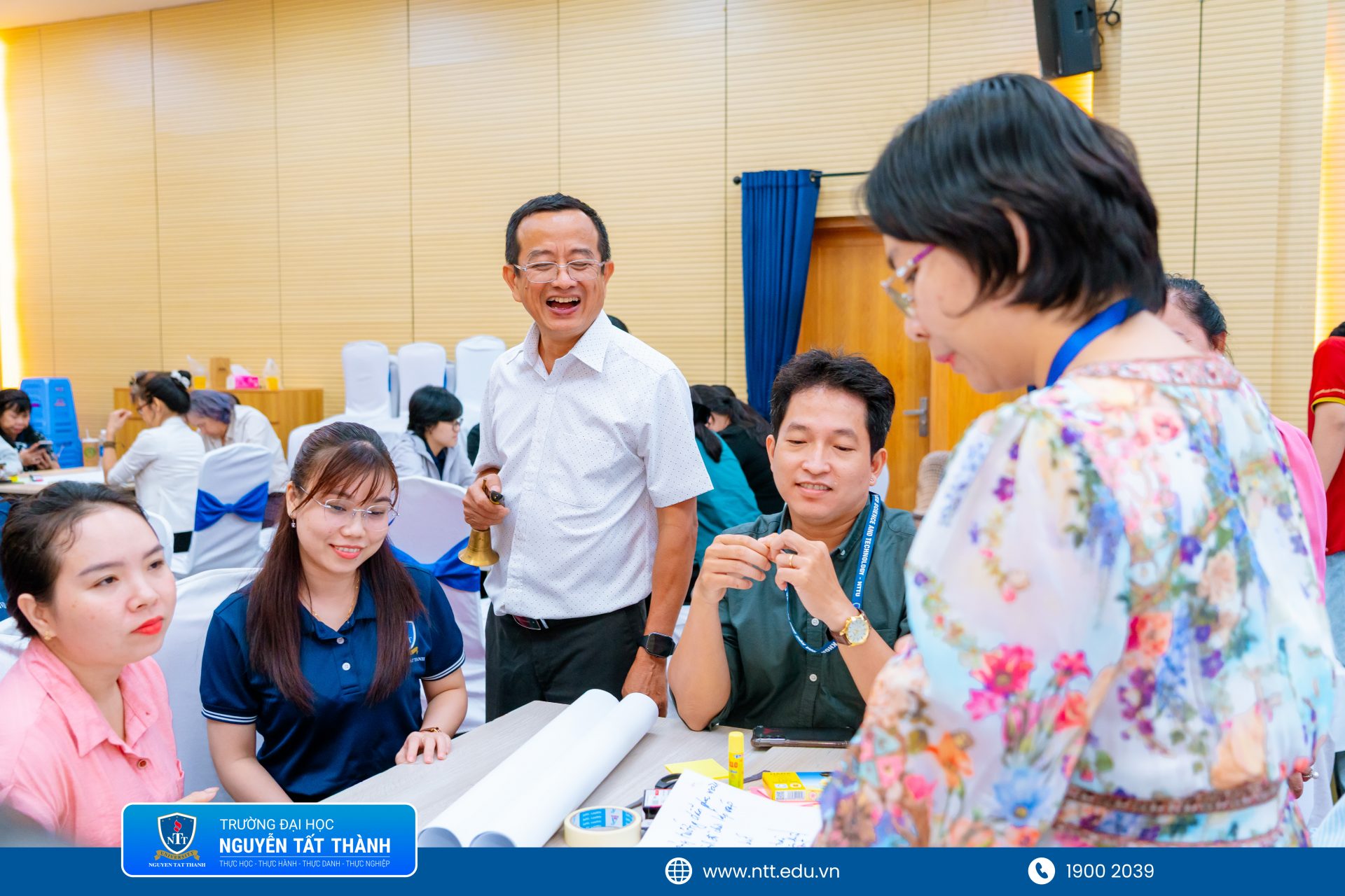 **Giảng viên, cán bộ NTTU sôi nổi trao đổi cùng ThS. Nguyễn Văn Ngà về cách hình thành, đánh giá và sàng lọc ý tưởng khởi nghiệp.**