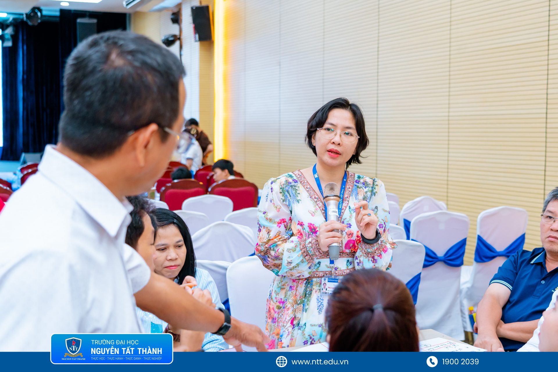 **Giảng viên, cán bộ NTTU sôi nổi trao đổi cùng ThS. Nguyễn Văn Ngà về cách hình thành, đánh giá và sàng lọc ý tưởng khởi nghiệp.**