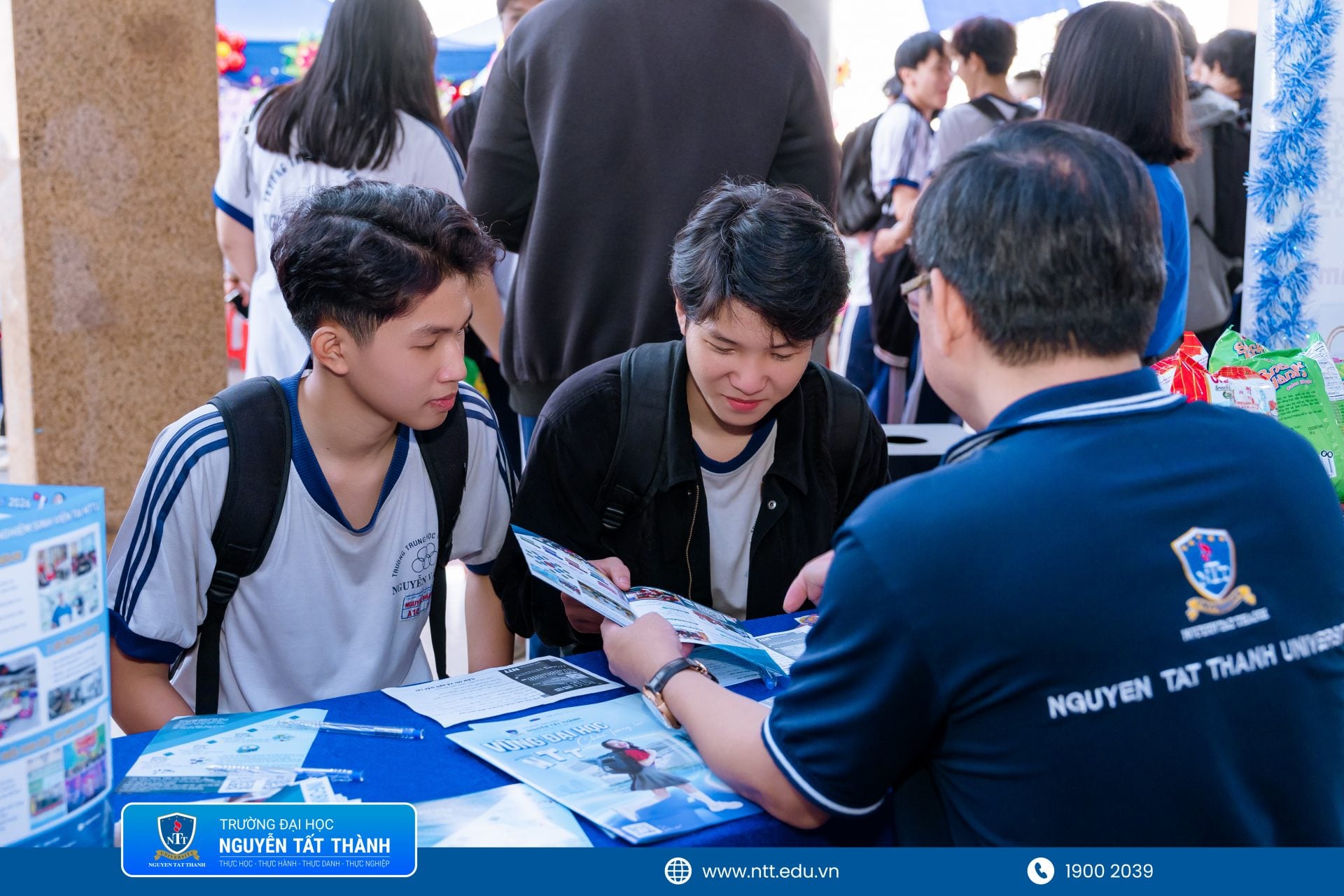 Thí sinh và phụ huynh cần kiểm tra kỹ điểm sàn, mã trường, mã ngành và thứ tự nguyện vọng trước khi xác nhận trên hệ thống xét tuyển chung của Bộ GD&ĐT