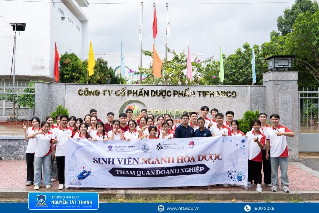 Sinh viên ngành Hóa Dược, Khoa Khoa học Ứng dụng và Công nghệ, Trường Đại học Nguyễn Tất Thành tham gia chuyến trải nghiệm thực tế tại Công ty Cổ phần Dược phẩm Tipharco