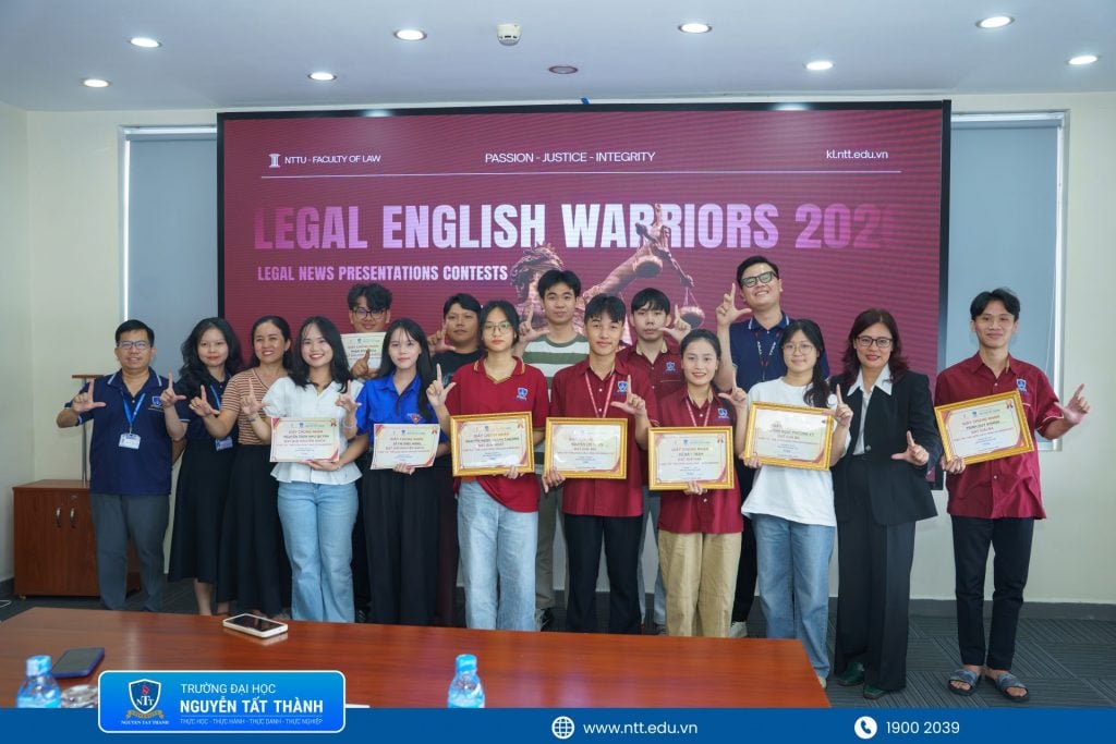 LEGAL ENGLISH WARRIORS 2026 tạo môi trường để sinh viên Khoa Luật NTTU rèn luyện tiếng Anh pháp lý, tư duy phản biện và kỹ năng trình bày các vấn đề pháp luật thời sự.