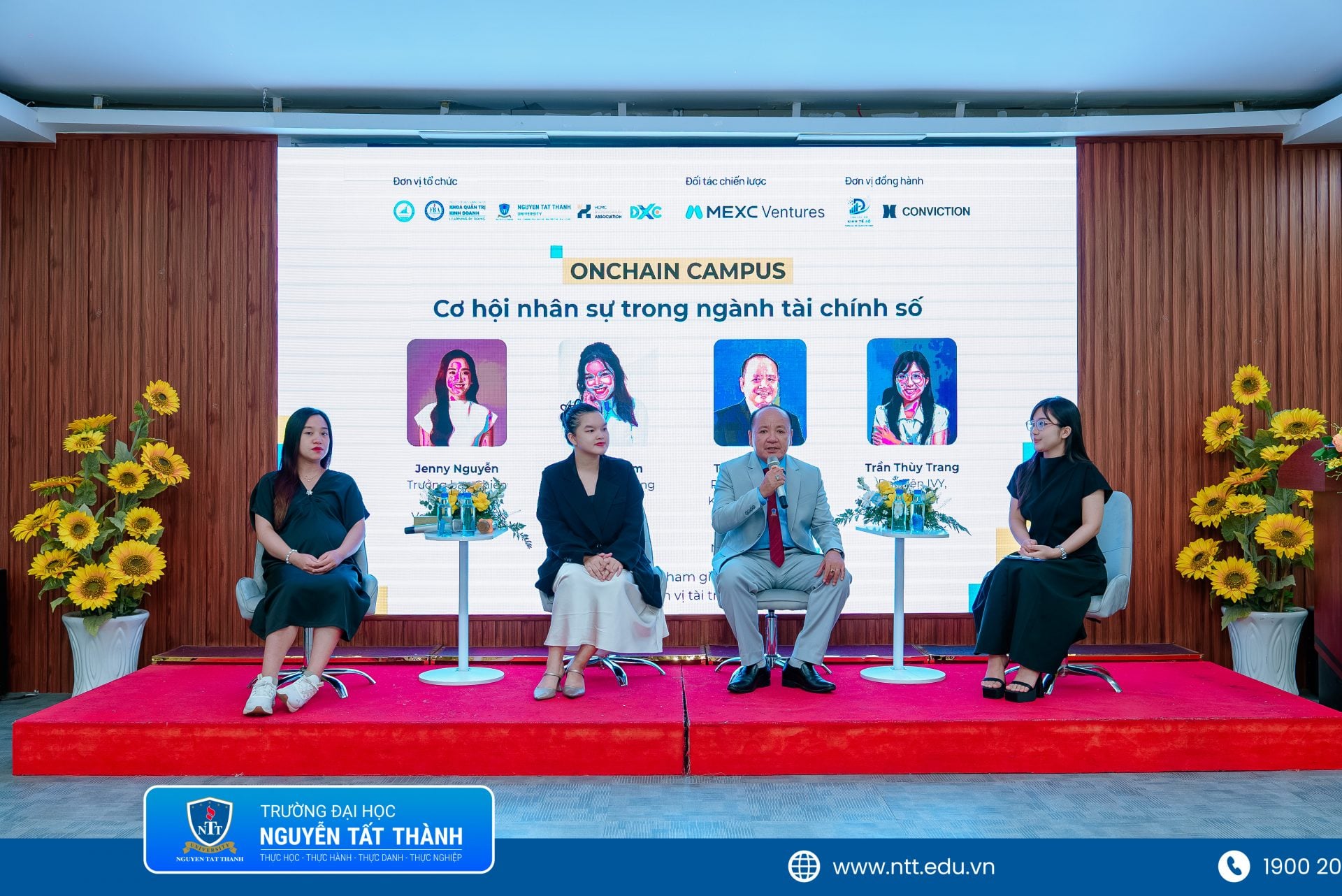 Các diễn giả chia sẻ góc nhìn thực tiễn về cơ hội việc làm, kỹ năng cần chuẩn bị và định hướng phát triển nghề nghiệp trong lĩnh vực tài chính số tại phiên tọa đàm “Cơ hội nhân sự trong ngành tài chính số”.