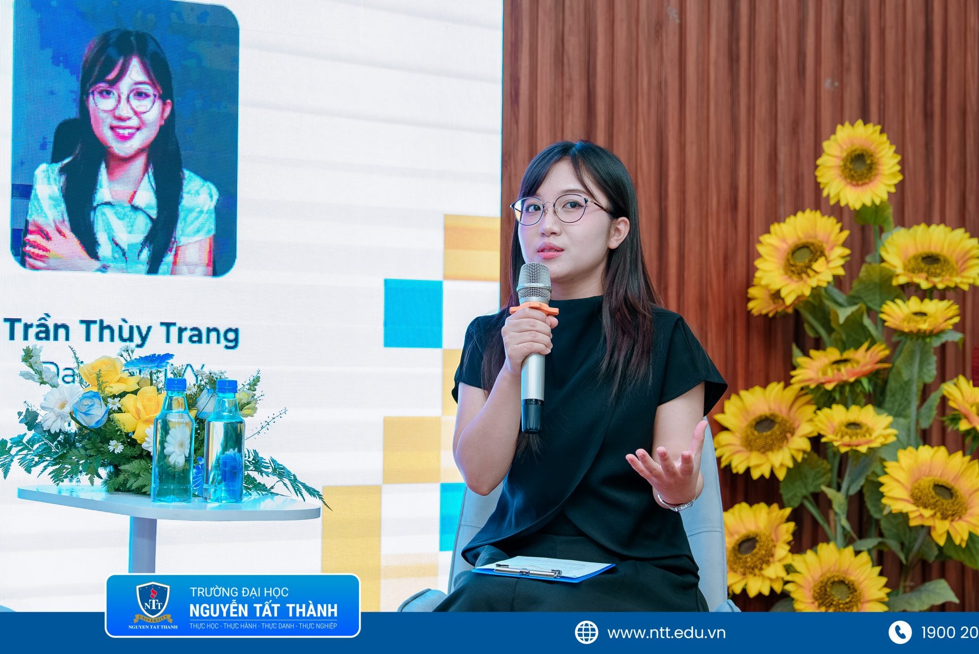 Các diễn giả chia sẻ góc nhìn thực tiễn về cơ hội việc làm, kỹ năng cần chuẩn bị và định hướng phát triển nghề nghiệp trong lĩnh vực tài chính số tại phiên tọa đàm “Cơ hội nhân sự trong ngành tài chính số”.