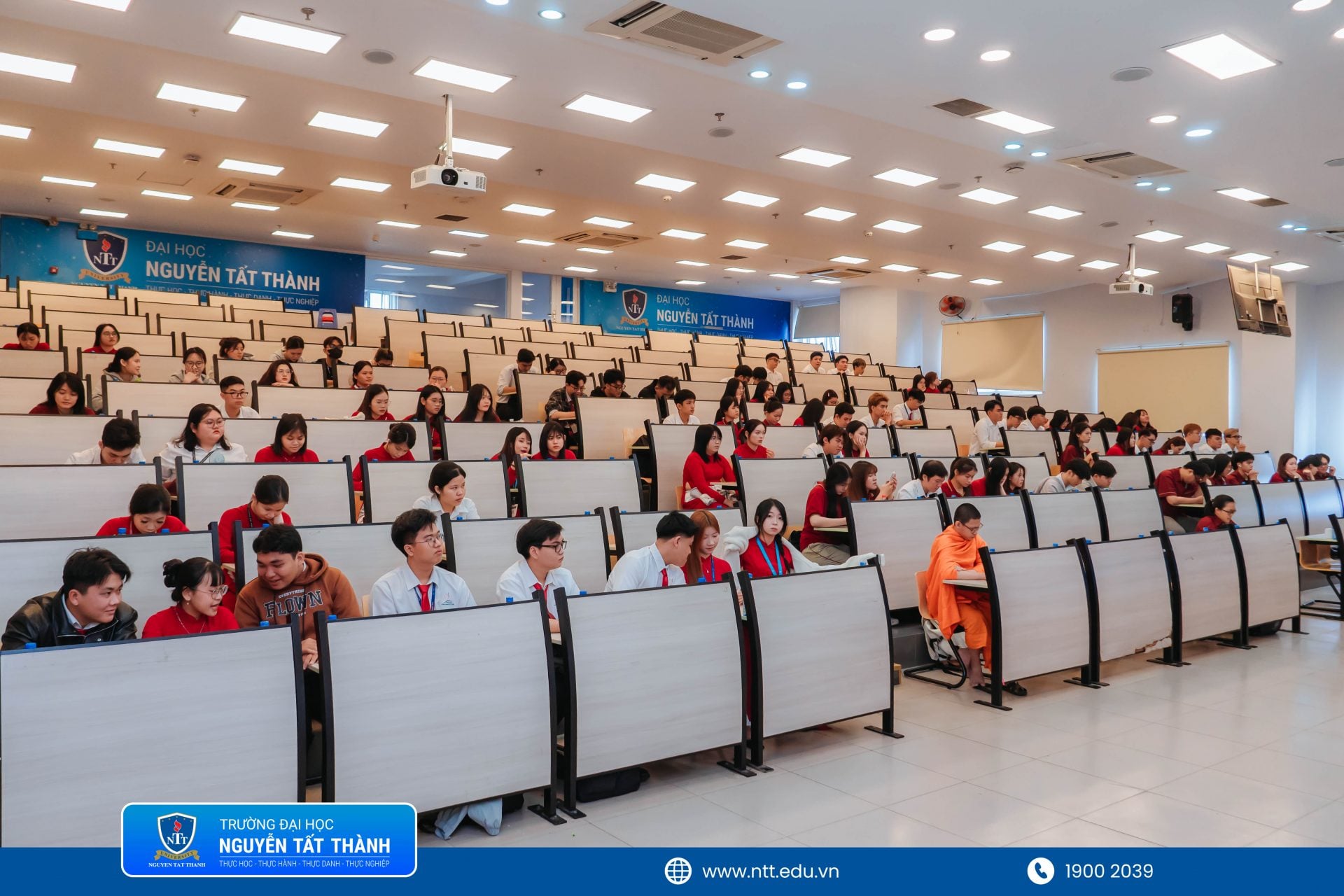 Sinh viên Khoa Du lịch và cơ hội kết nối các thế hệ người học, mở rộng hợp tác phát triển nguồn nhân lực
