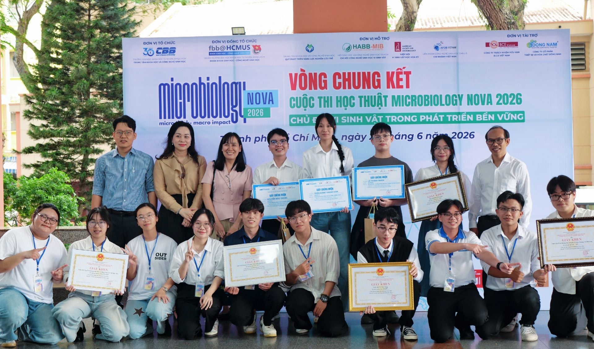 Sinh viên Khoa Kỹ thuật Xét nghiệm Y học đoạt giải nhì cuộc thi Microbiology NOVA 2026