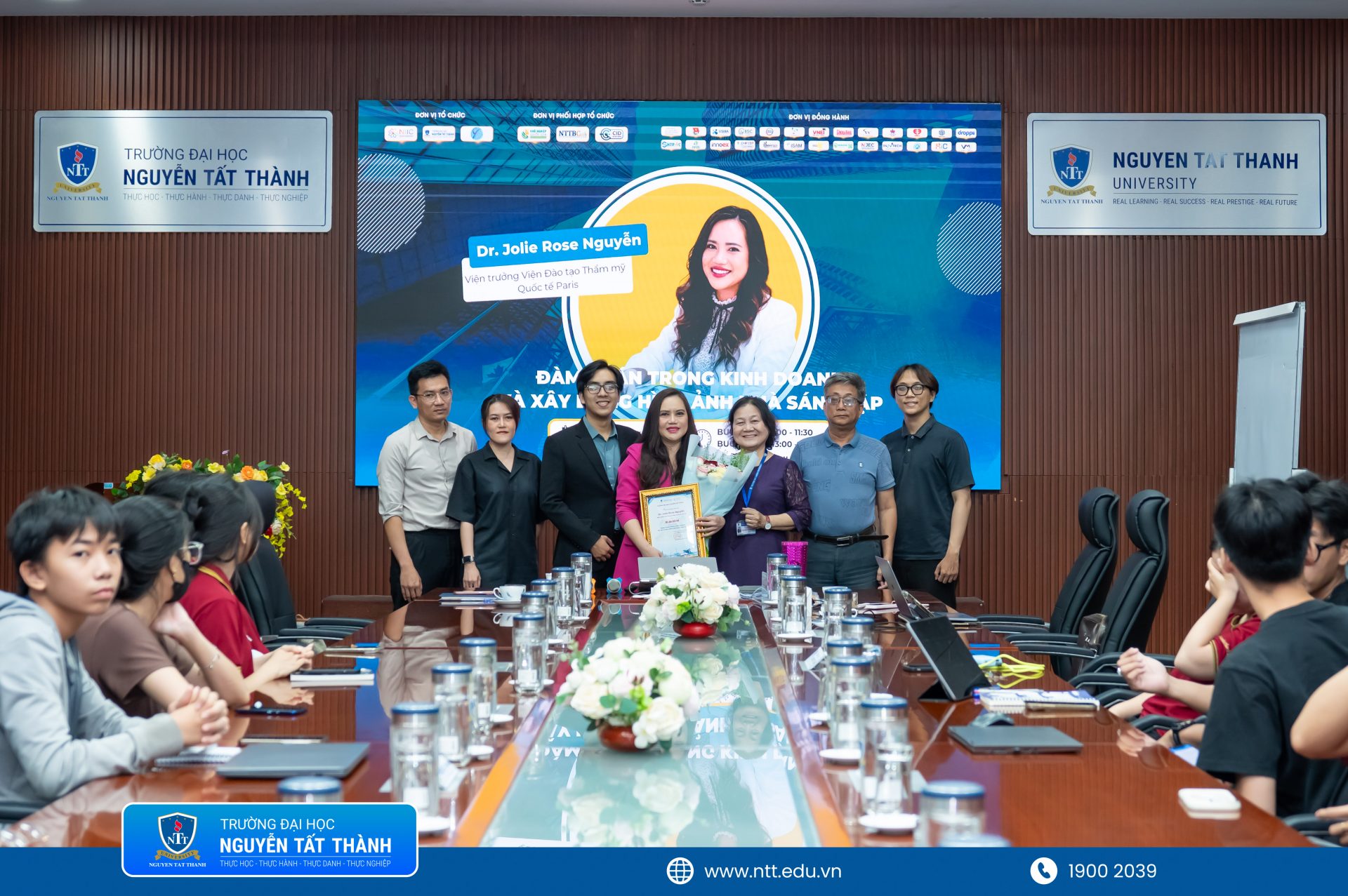 Cùng Sinh viên NTTU nâng cao năng lực đàm phán và xây dựng hình ảnh nhà sáng lập - khởi nghiệp đổi mới sáng tạo - NIIC