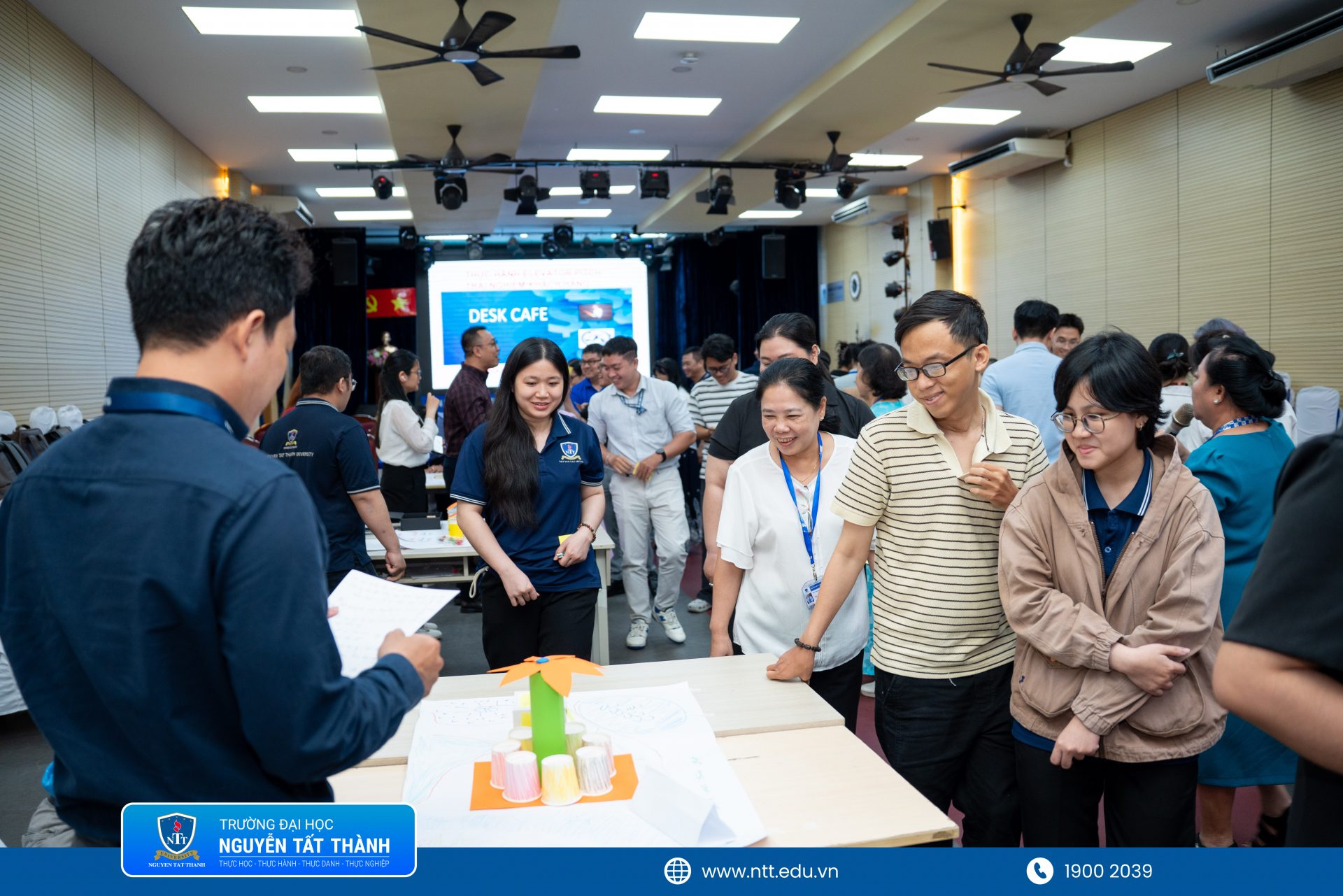 Không khí học tập sôi nổi tại lớp huấn luyện nâng cao năng lực về khởi nghiệp đổi mới sáng tạo dành cho giảng viên, cán bộ NTTU