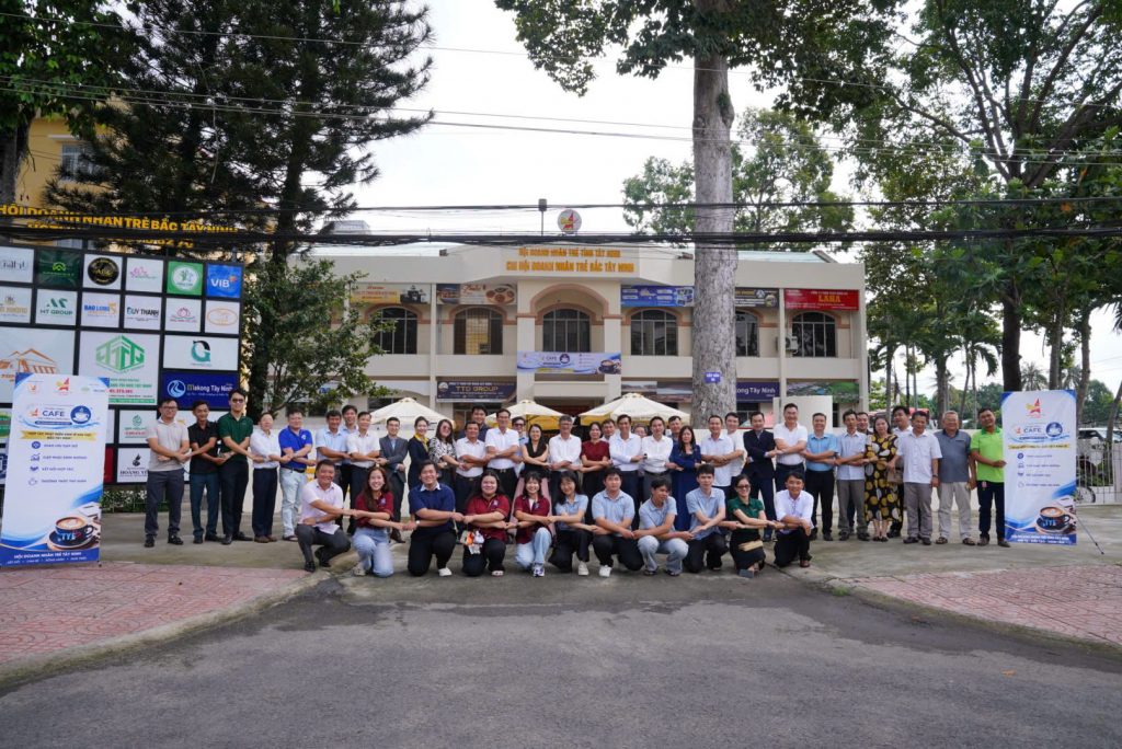 Sinh viên Trường Đại học Nguyễn Tất Thành kết nối thực tiễn tại chương trình Cà phê Doanh nhân và Lãnh đạo Tây Ninh