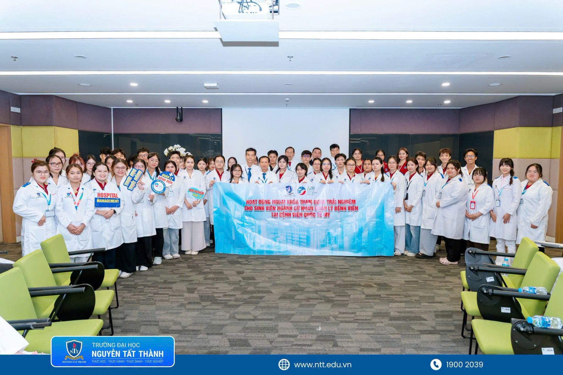 Sinh viên ngành Quản lý bệnh viện, Trường Đại học Nguyễn Tất Thành tham gia chương trình Hospital Tour tại Bệnh viện Quốc tế Mỹ, mở rộng góc nhìn về tổ chức và vận hành một cơ sở y tế.