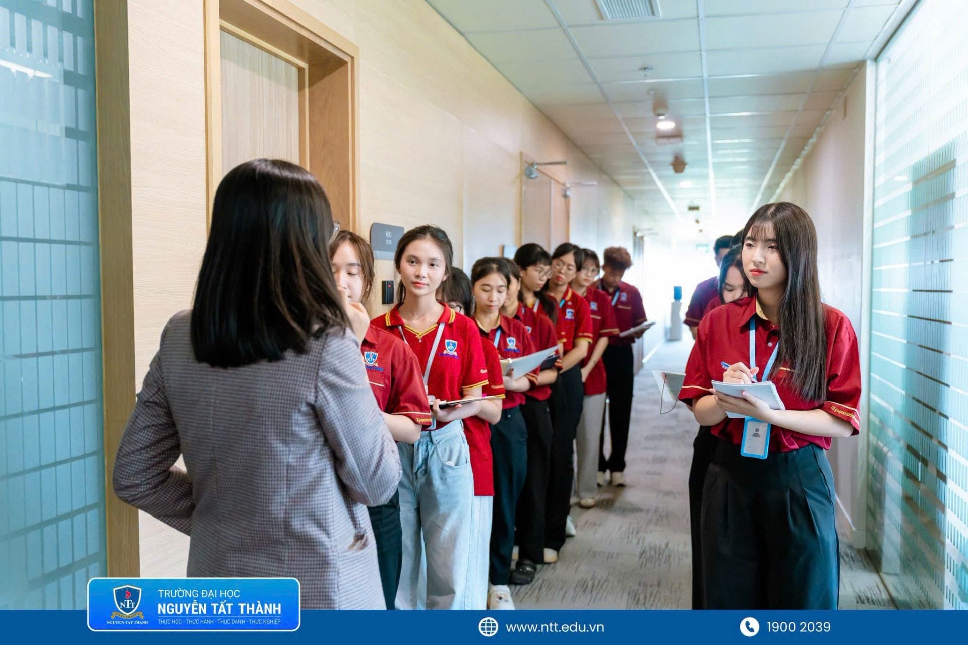 Từ những trải nghiệm tại AIH, sinh viên NTTU có thêm cơ sở kết nối kiến thức đã học với thực tế nghề nghiệp, đồng thời định hình hướng đi phù hợp giữa Quản trị bệnh viện và Thư ký Y khoa.
