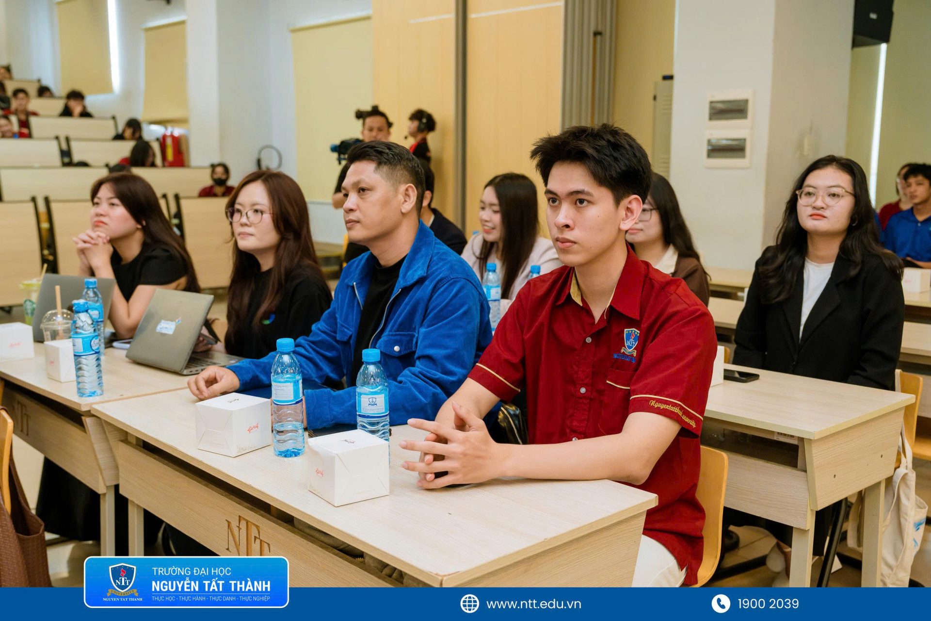 Workshop “Gemini Academy” và Lễ công bố “The Gemini Report | Southeast Asia 2026” tạo không gian để sinh viên NTTU tiếp cận trí tuệ nhân tạo từ góc độ học tập, nghiên cứu và ứng dụng thực tiễn.