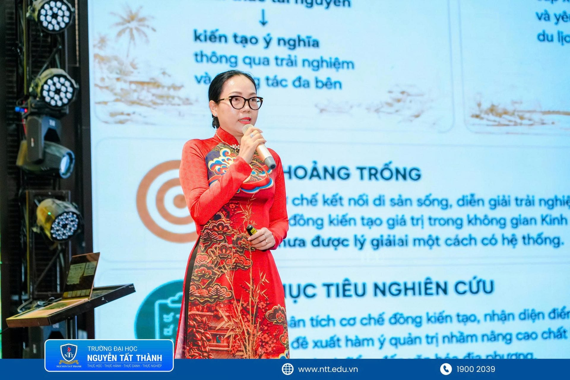 Phiên Tổng thể của Hội thảo tập trung trao đổi về xây dựng thương hiệu điểm đến Việt Nam, gia tăng giá trị điểm đến và những vấn đề đặt ra trong bối cảnh mới.