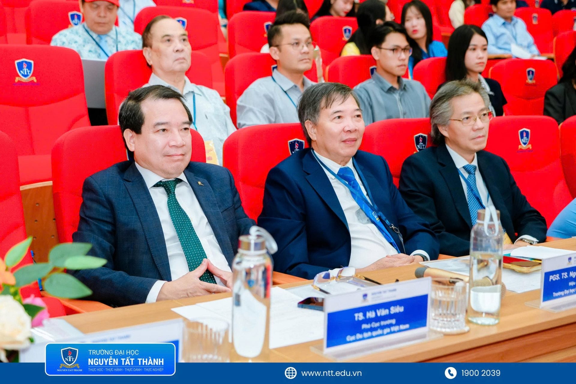 Toàn cảnh Hội thảo Khoa học Quốc gia 2026 quy tụ cơ quan quản lý nhà nước, chuyên gia, nhà khoa học, cơ sở đào tạo và doanh nghiệp, trao đổi về định vị thương hiệu điểm đến Việt Nam trong bối cảnh mới