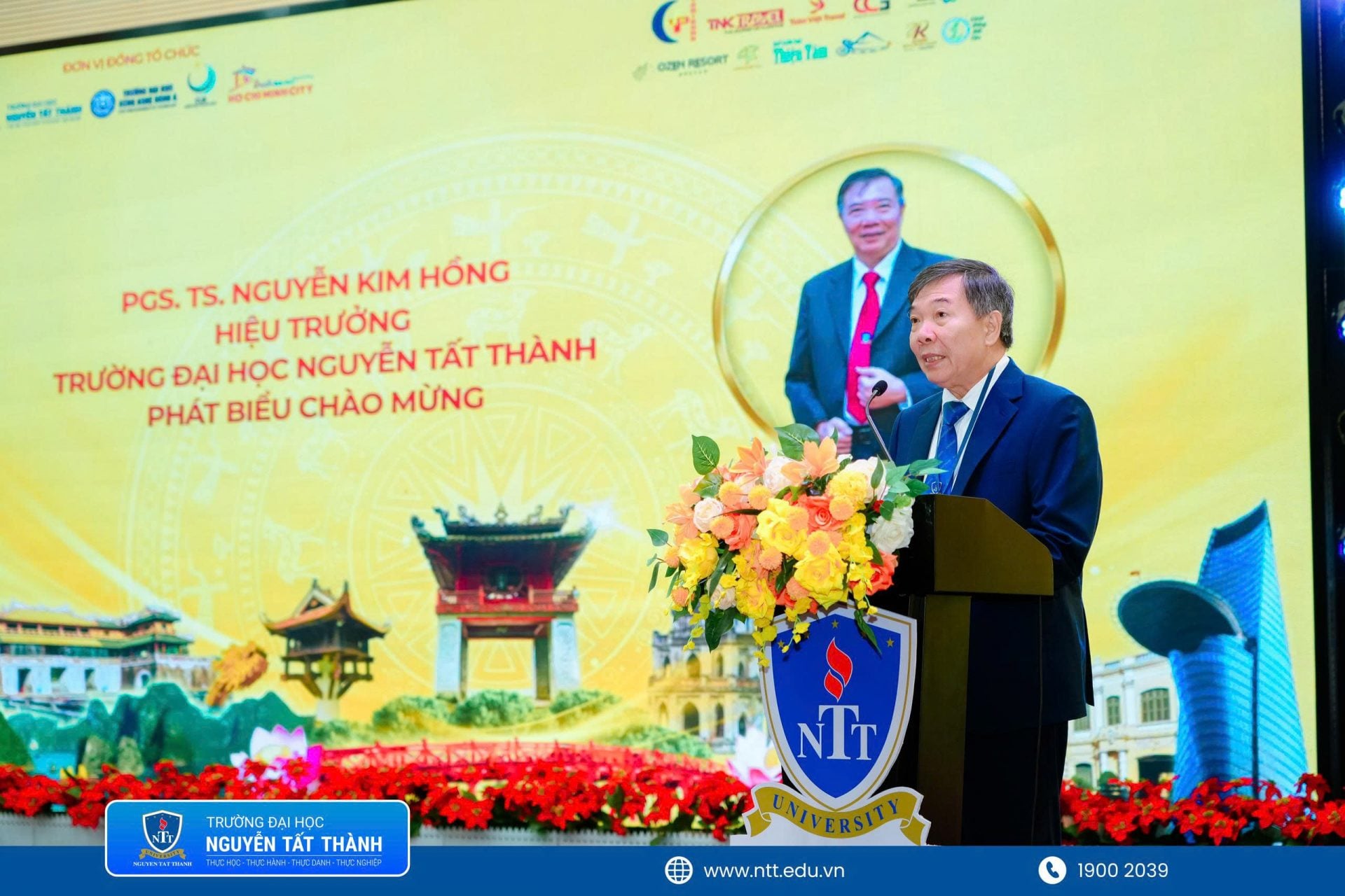 PGS.TS. NGƯT. Nguyễn Kim Hồng – Hiệu trưởng Trường Đại học Nguyễn Tất Thành – phát biểu chào mừng, nhấn mạnh vai trò kết nối nghiên cứu, đào tạo và thực tiễn phát triển du lịch