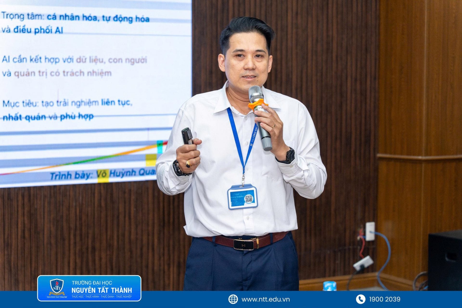 **Hội thảo thu hút 51 bài viết, trong đó có 20 bài của sinh viên, với các nghiên cứu tiếp cận AI và tự động hóa từ nhiều góc độ như quản trị trải nghiệm khách hàng, logistics thông minh và sử dụng AI có trách nhiệm trong môi trường học tập.**
