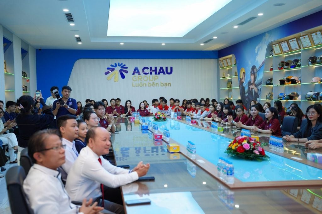 Toàn cảnh 