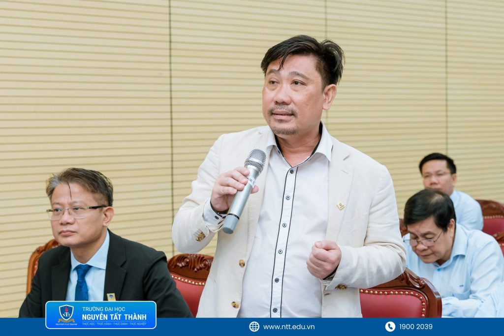 Đại biểu thảo luận