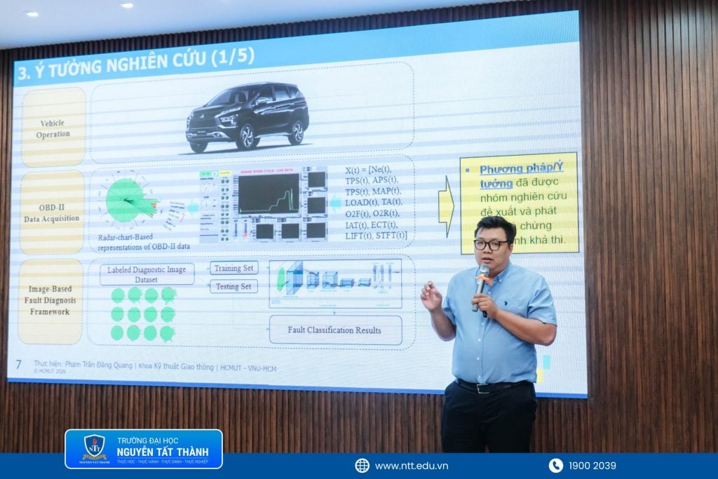 thạc sĩ Phạm Trần Đăng Quang trình bày báo cáo "Ứng dụng học máy trong chẩn đoán lỗi hệ thống phun xăng điện tử kiểu D-Jetronic"