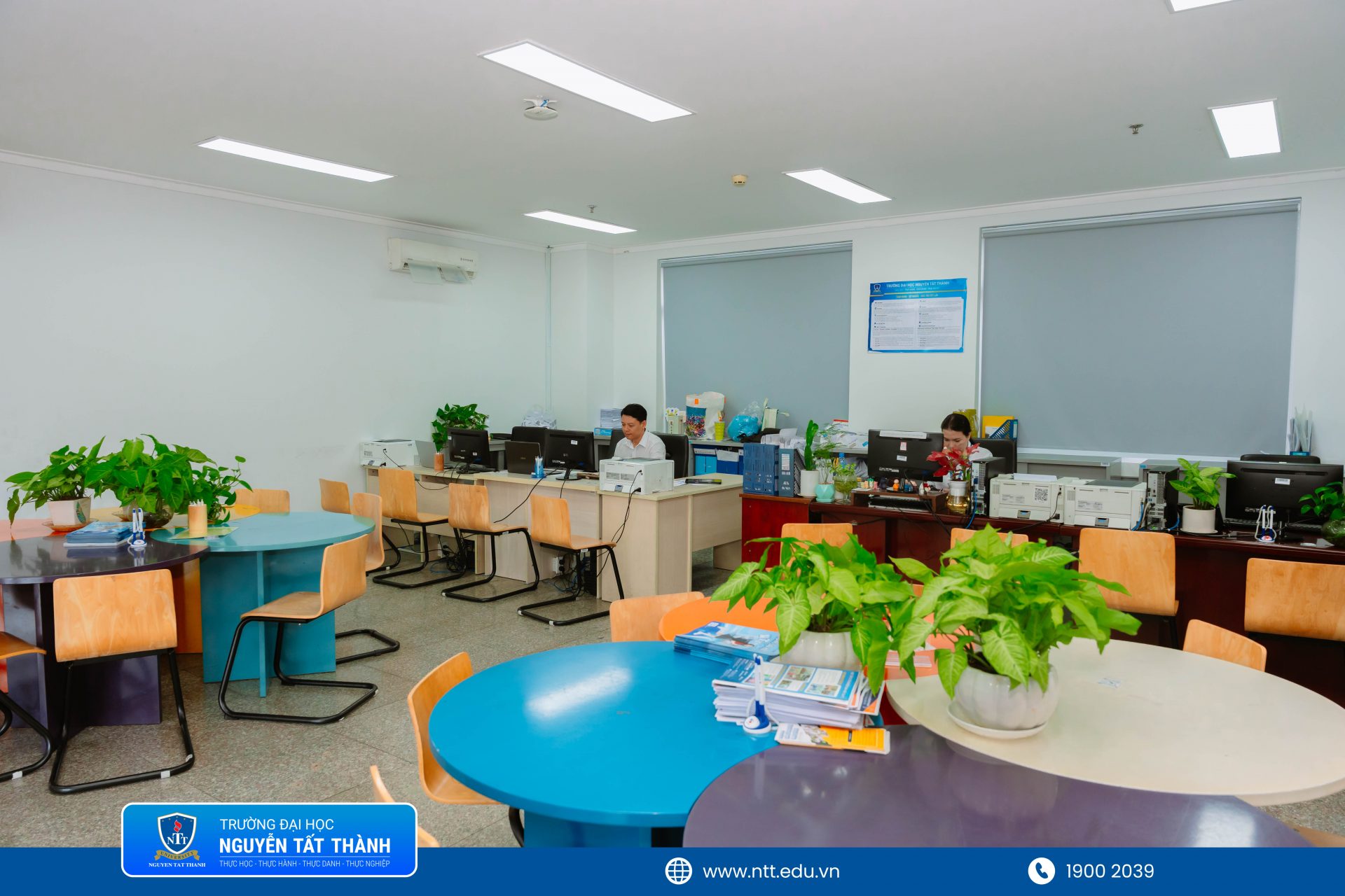 Đội ngũ tư vấn NTTU đã sẵn sàng đồng hành cùng K2026, hỗ trợ giải đáp từ thông tin chuyên sâu về ngành học, chương trình đào tạo đến ký túc xá, tuyến xe buýt và những vấn đề cần thiết trong những ngày đầu nhập học.