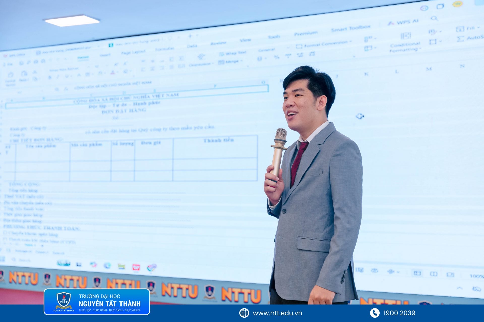 M.Sc. Vo Cao Vinh guides students in practicing procurement management software, helping to connect operational processes with digital tools.