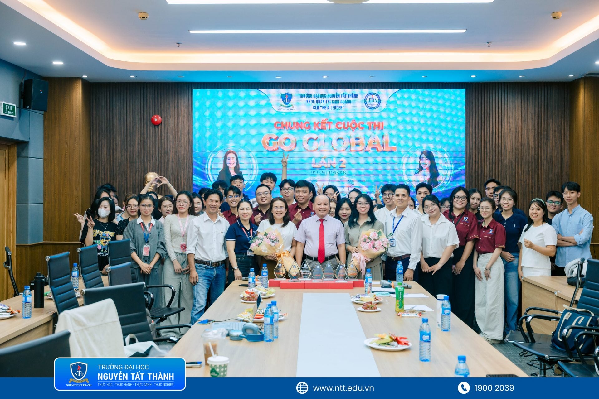 Go Global lần 2 cho thấy cách Khoa Quản trị Kinh doanh NTTU đưa hoạt động học thuật gần hơn với thực tiễn, khi sinh viên trực tiếp làm dự án, thuyết trình, phản biện và nhận góp ý từ giảng viên, doanh nghiệp ngay trong quá trình học. 
