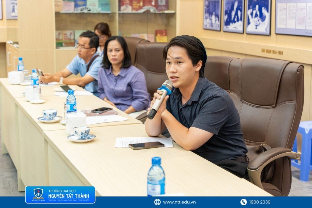 Đại biểu thảo luận