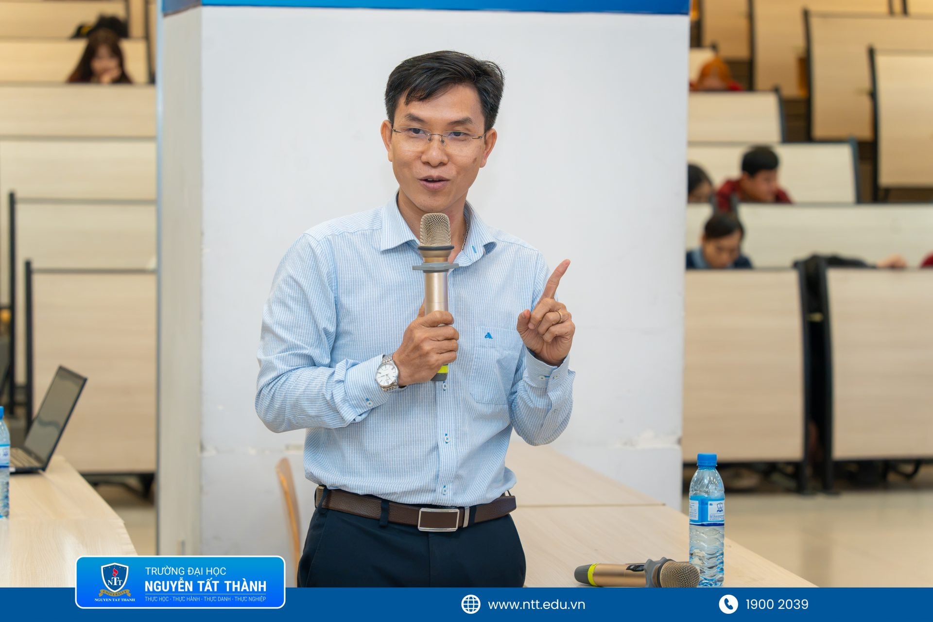 PGS.TS. Trần Quốc Thao – Phó Trưởng khoa Ngoại ngữ – cho rằng việc khai thác học liệu mở cần hướng tới hình thành năng lực học tập chủ động cho sinh viên