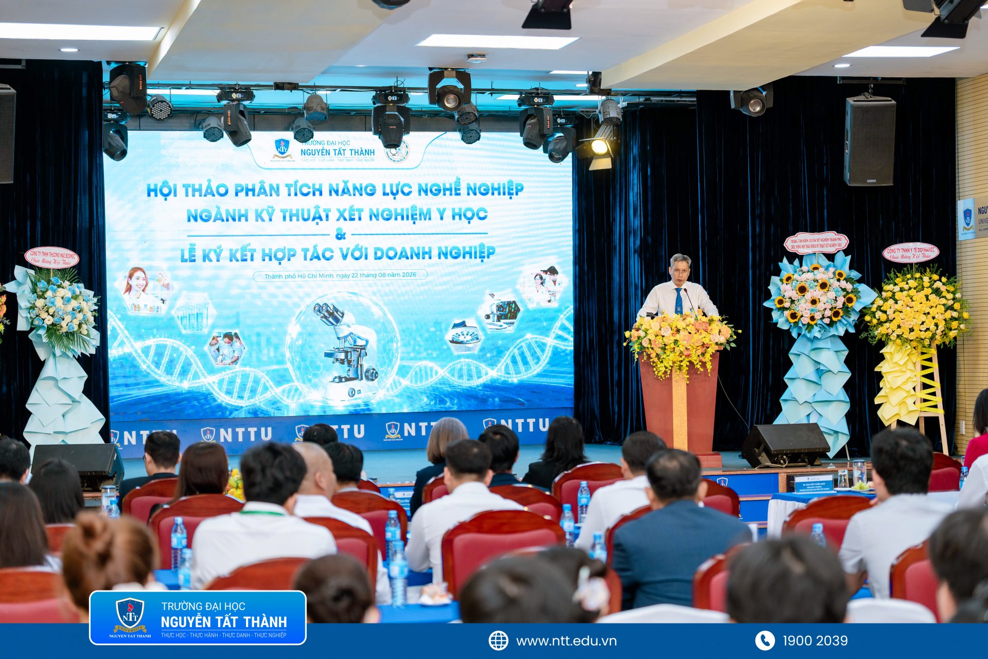 Sinh viên Khoa Kỹ thuật Xét nghiệm Y học tăng cường kết nối doanh nghiệp, nâng cao năng lực