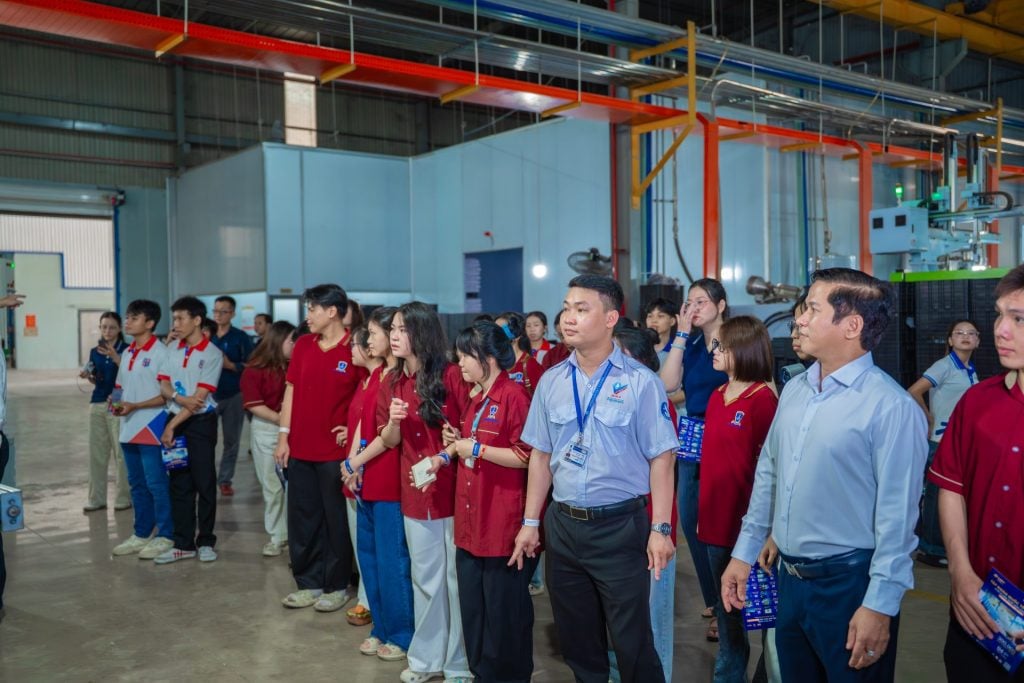 Tham quan nhà máy