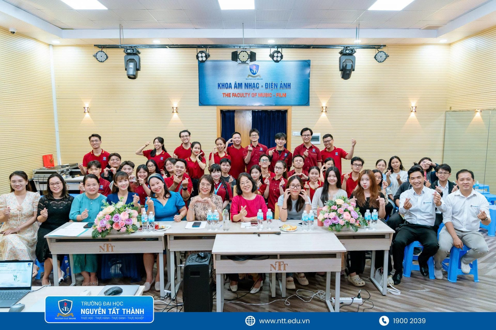 Giảng viên và sinh viên Khoa Nghệ thuật Biểu diễn, Trường Đại học Nguyễn Tất Thành tham gia seminar “Thổi hồn công nghệ vào di sản – Ứng dụng AI trong giảng dạy Âm nhạc truyền thống