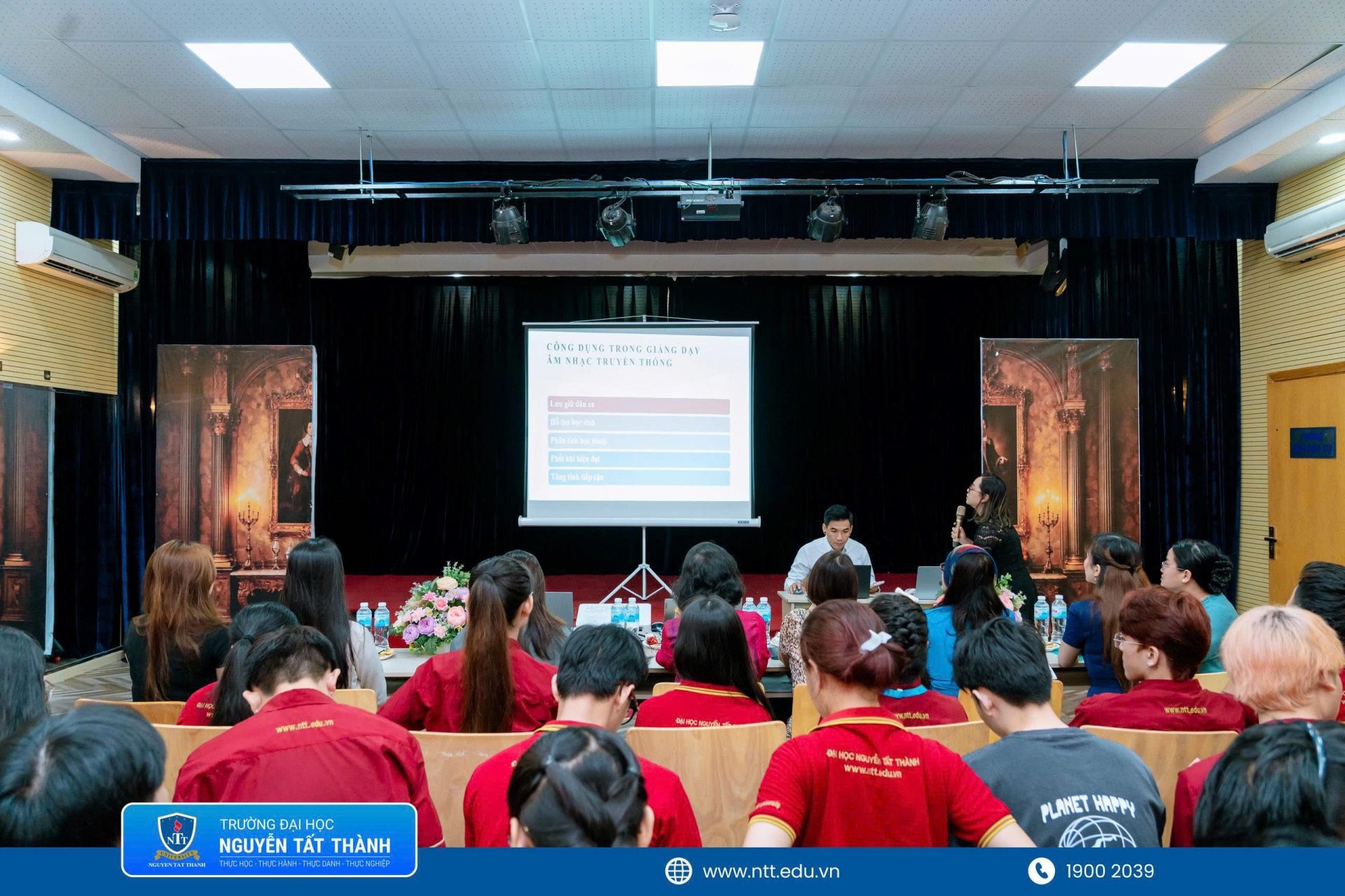 Giảng viên và sinh viên Khoa Nghệ thuật Biểu diễn, Trường Đại học Nguyễn Tất Thành tham gia seminar “Thổi hồn công nghệ vào di sản – Ứng dụng AI trong giảng dạy Âm nhạc truyền thống