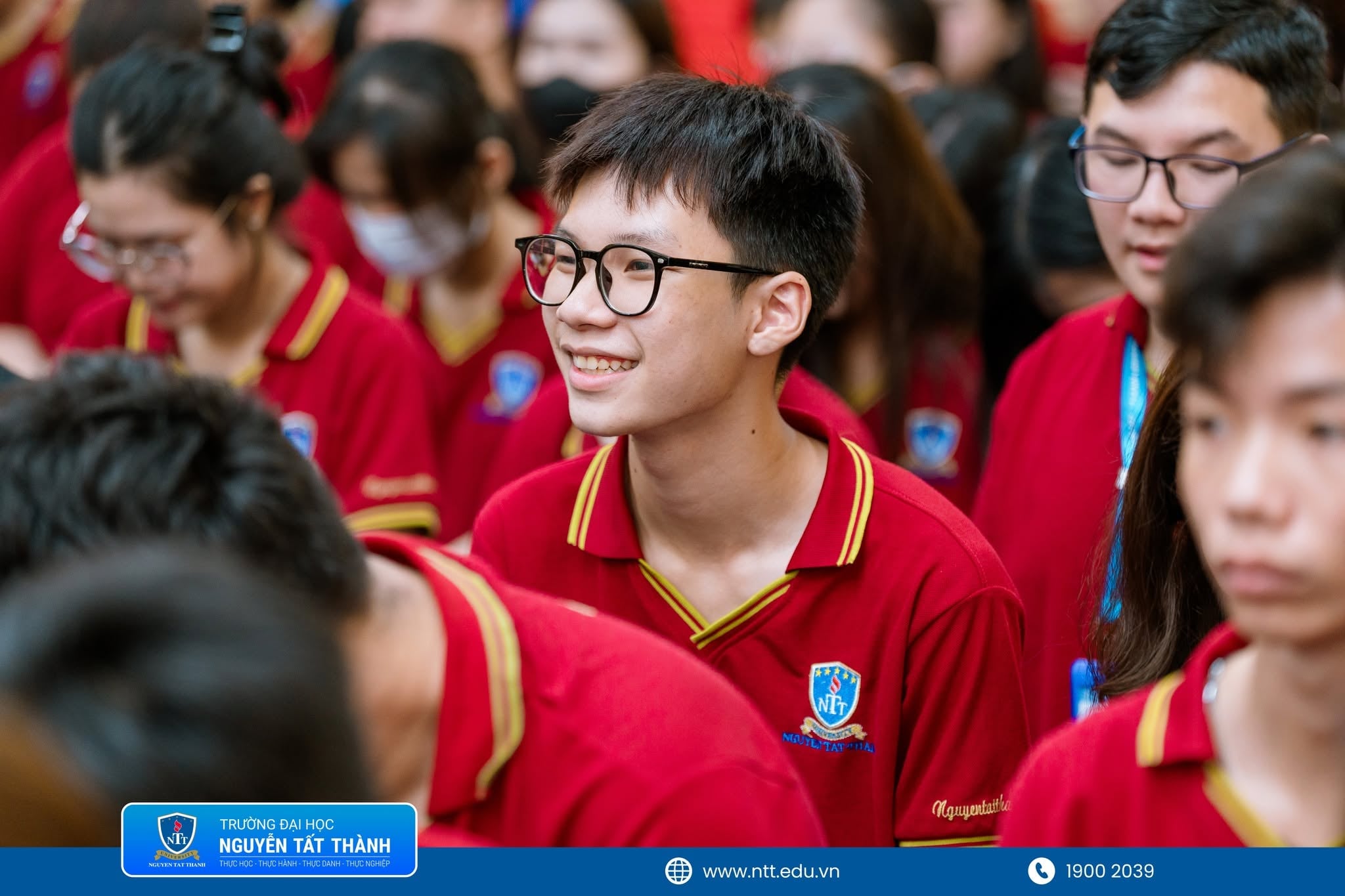 Tân sinh viên NTTU tham gia “Tuần sinh hoạt Công dân – Sinh viên” đầu khóa năm học 2026–2027, làm quen với những thông tin cần thiết cho hành trình đại học
