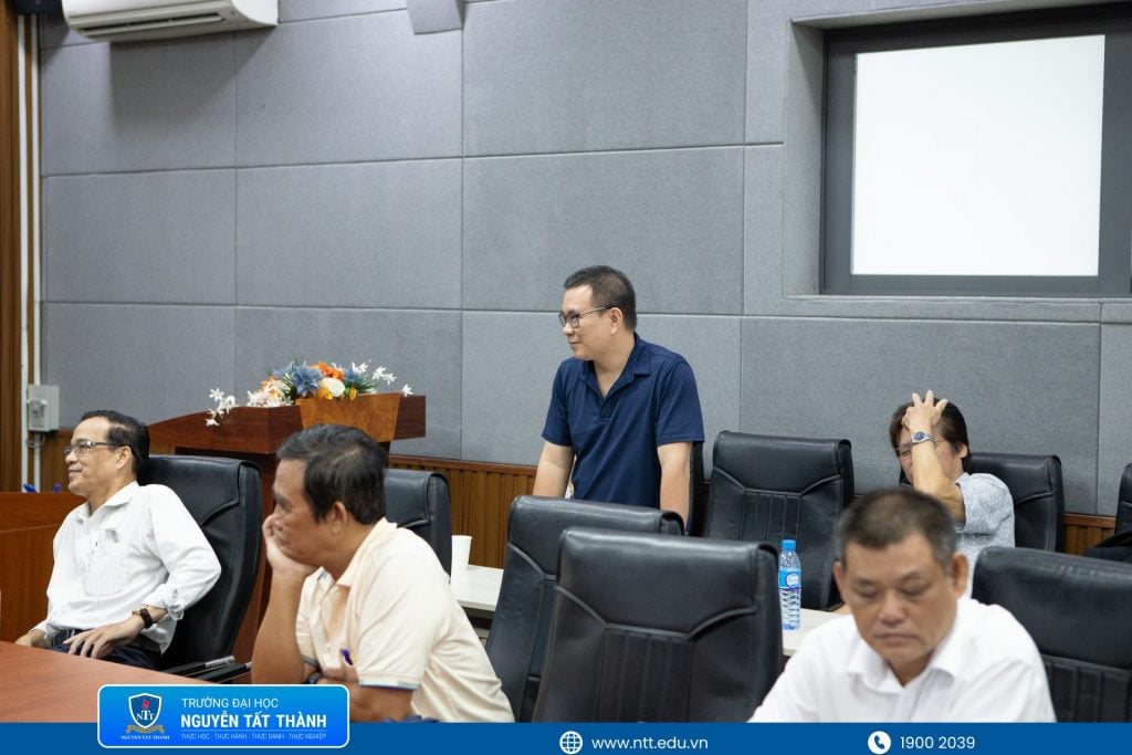 Các đại biểu thảo lâunj