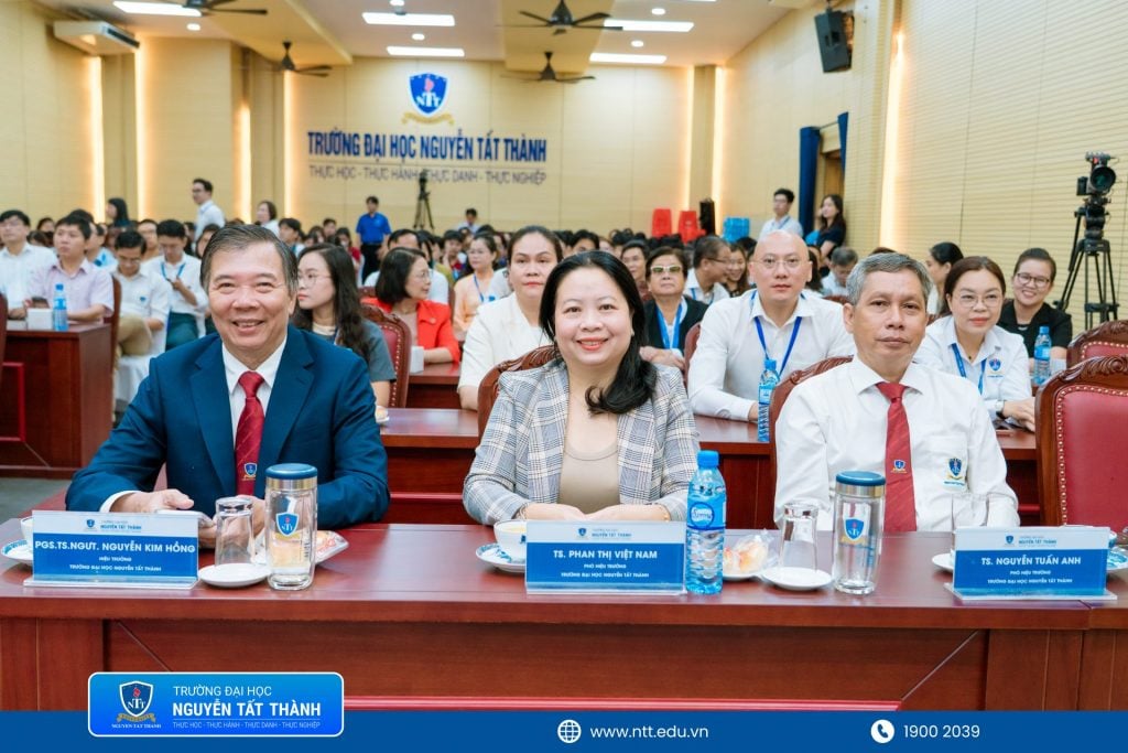 Lãnh đạo nhà trường