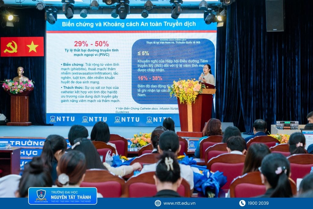 phiên báo cáo toàn thể