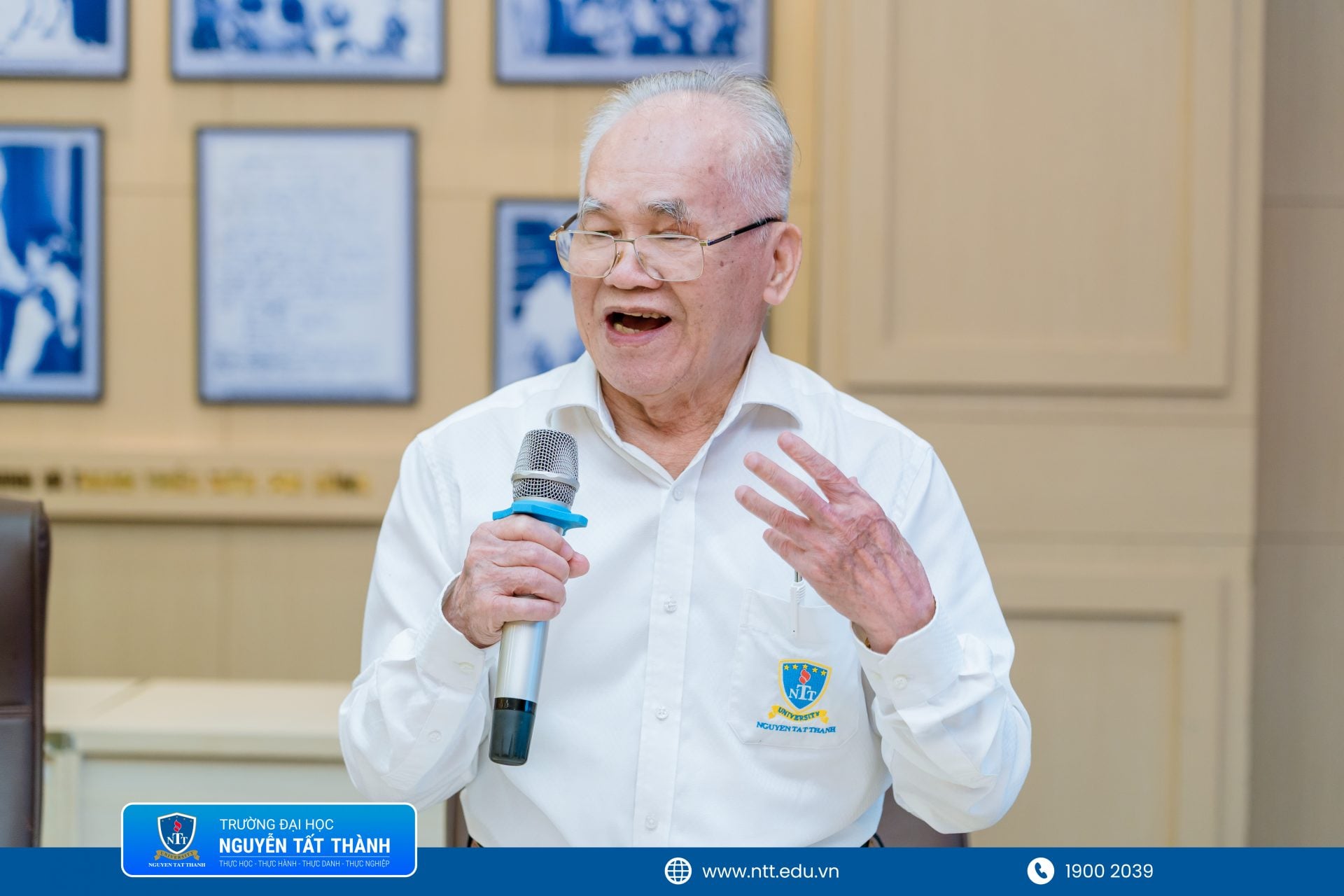 NGƯT.GS.TS. Nguyễn Văn Thanh – Phó Hiệu trưởng phụ trách Khối Sức khỏe trao đổi về định hướng mở rộng hợp tác nghiên cứu quốc tế của NTTU, đặc biệt trong các lĩnh vực gắn với thế mạnh chuyên môn của Khoa Dược.